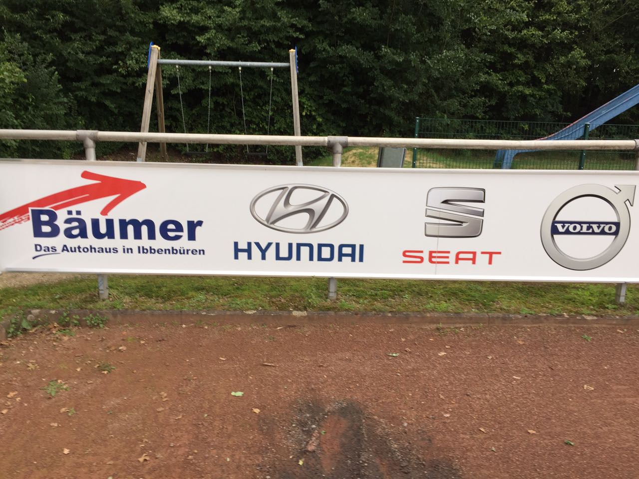 Bandenwerbung Autohaus Bäumer