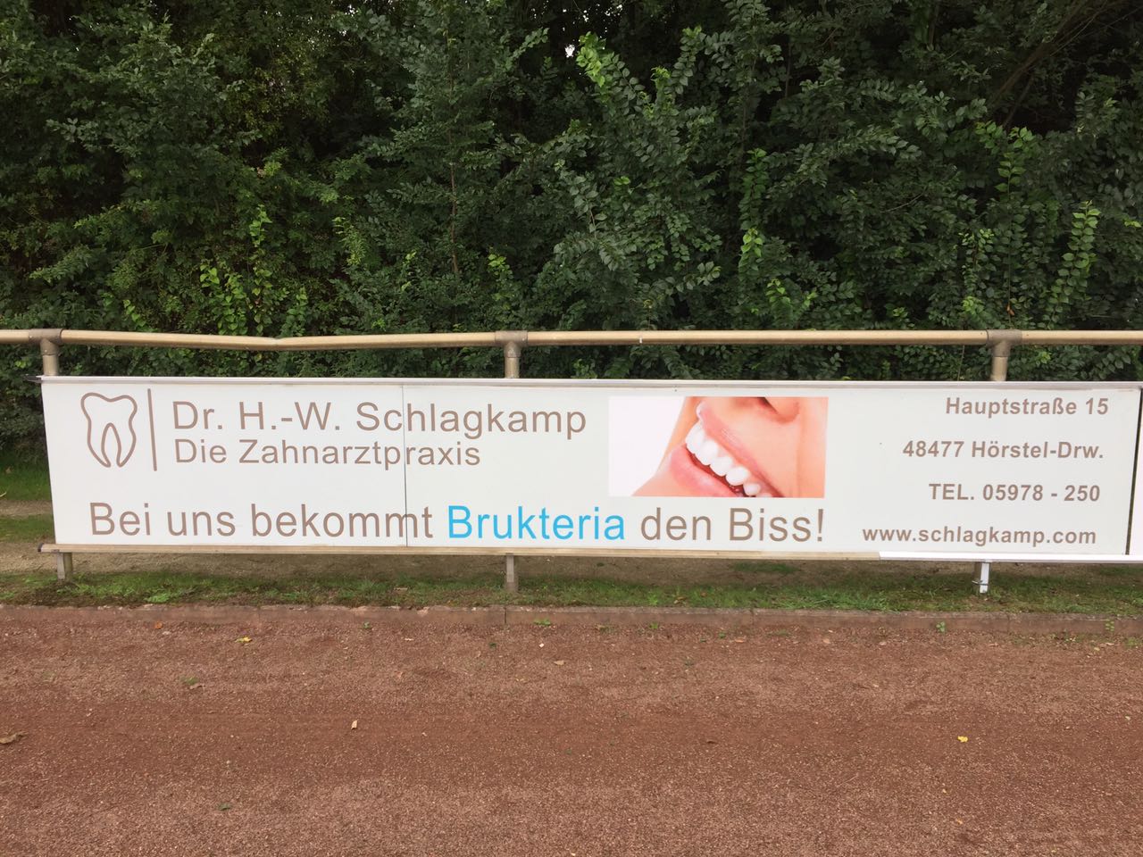 Bandenwerbung Zahnarztpraxis Dr. H.-W. Schlagkamp