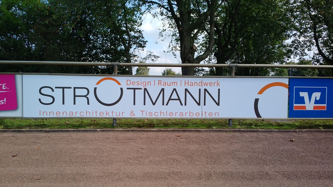 Bandenwerbung Strotmann Innenausbau
